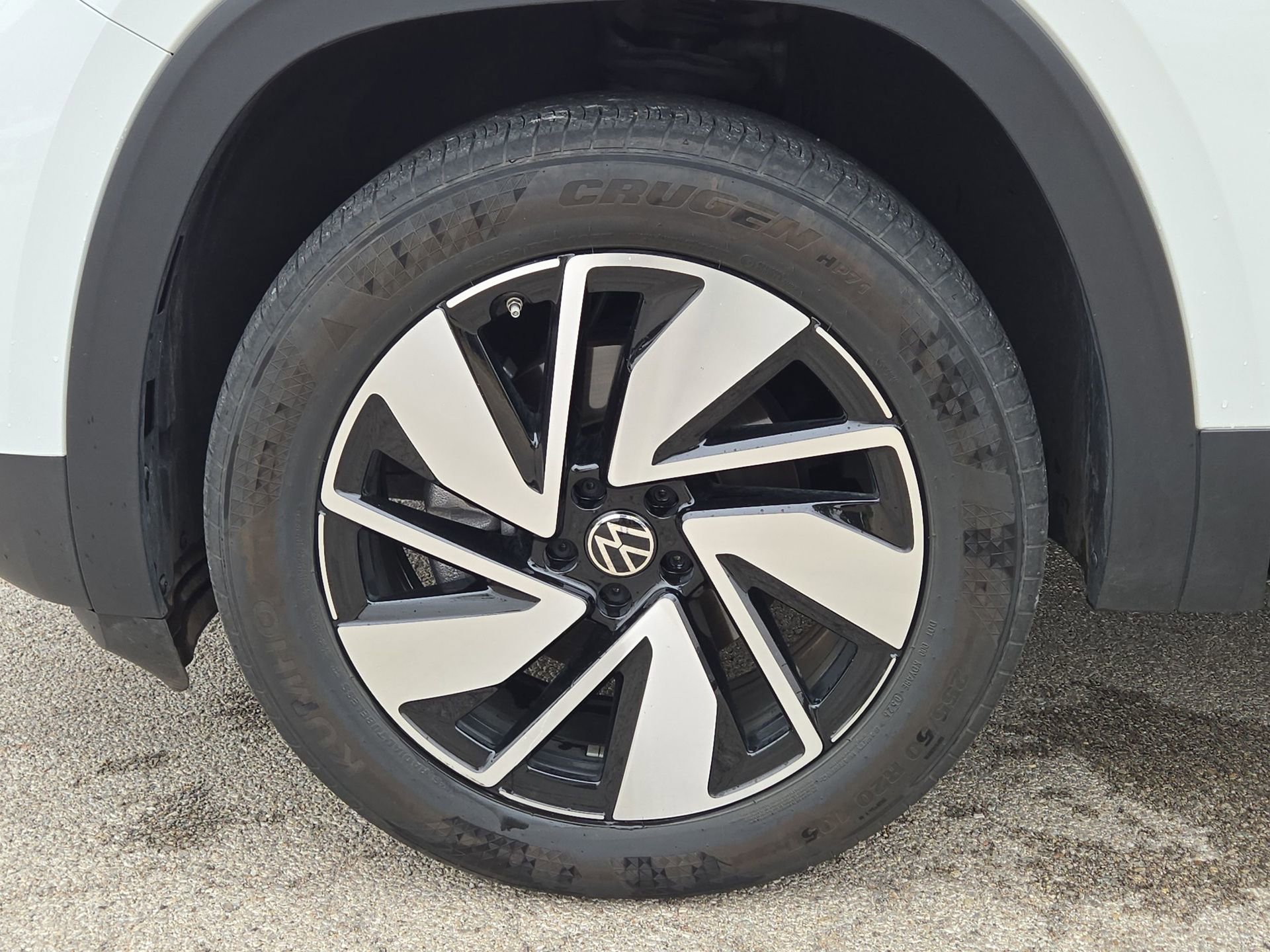 Used 2025 Volkswagen Atlas SE FWD image 11