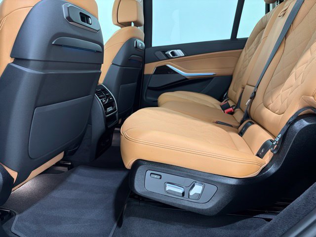 Used 2026 BMW X7 xDrive40i AWD/4WD image 17