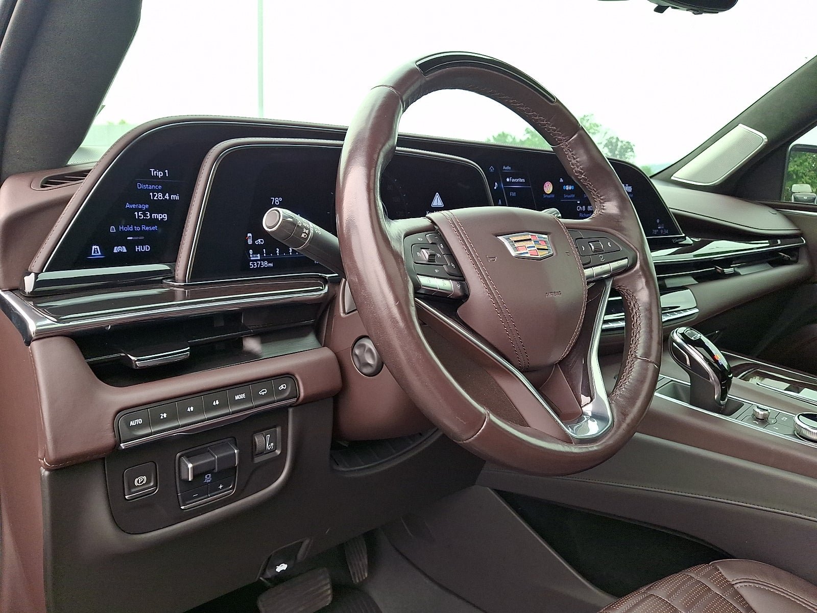 Certified 2022 Cadillac Escalade Premium Luxury Platinum w/ Heavy-Duty Trailer Package AWD/4WD image 16