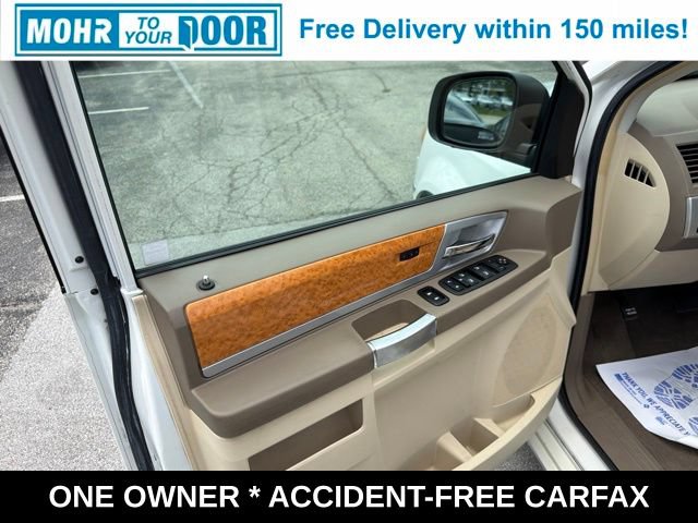 Used 2010 Chrysler Town & Country Limited w/ Entertainment Group #3 FWD image 12