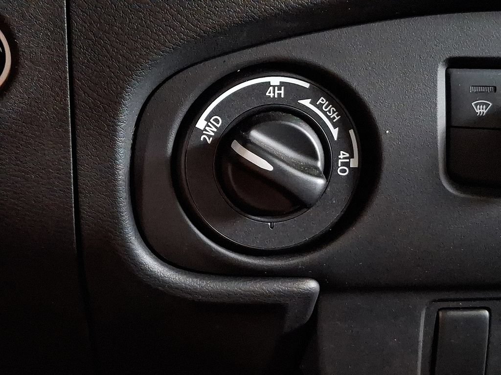 Used 2024 Nissan Frontier PRO-4X w/ Technology Package AWD/4WD image 26