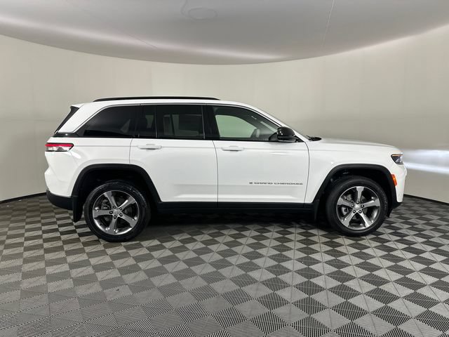 New 2026 Jeep Grand Cherokee Limited w/ Luxury Tech Group II AWD/4WD image 9