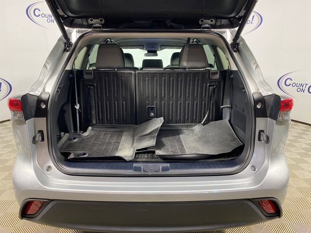 Used 2023 Toyota Highlander LE AWD/4WD image 7