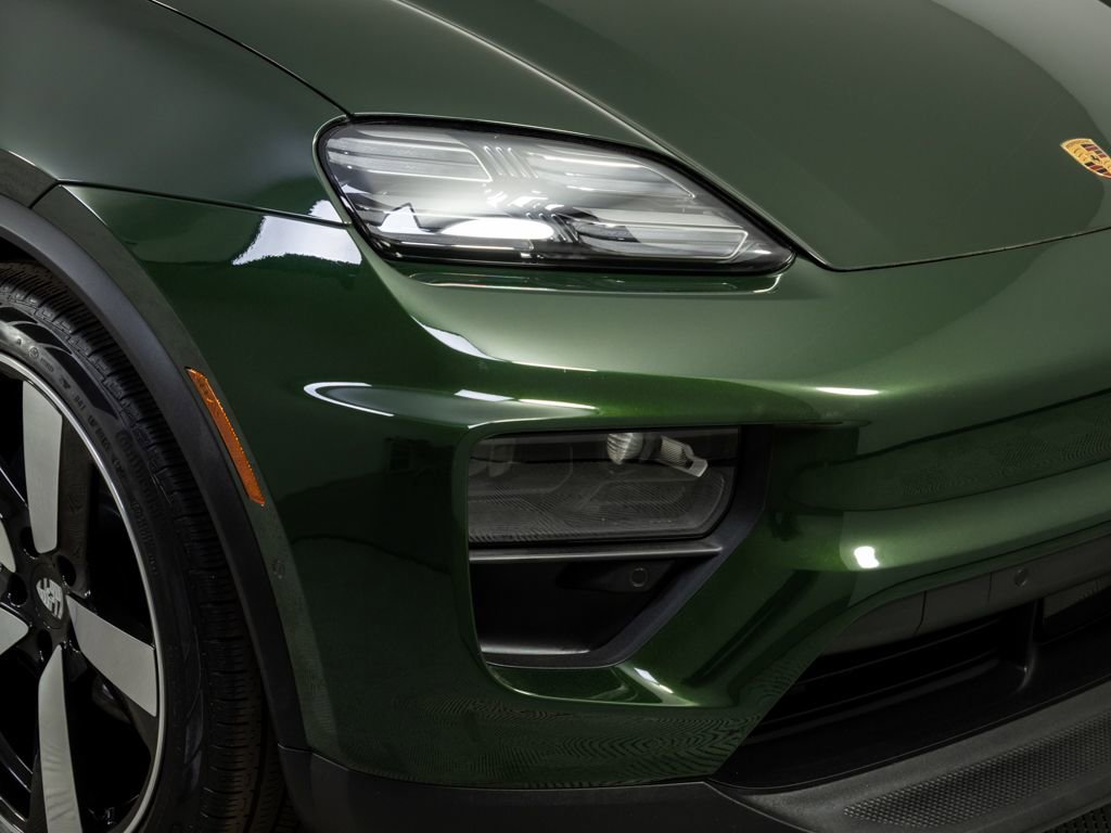 Certified 2024 Porsche Macan 4 Electric AWD/4WD image 38