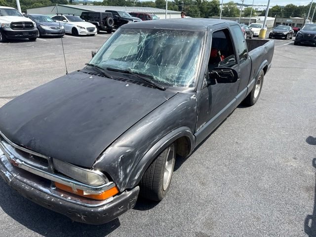Used 2000 Chevrolet S10 Pickup LS w/ Preferred Equipment Group RWD image 2