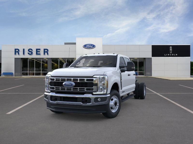 New 2026 Ford F350 4x4 Crew Cab DRW Super Duty image 2