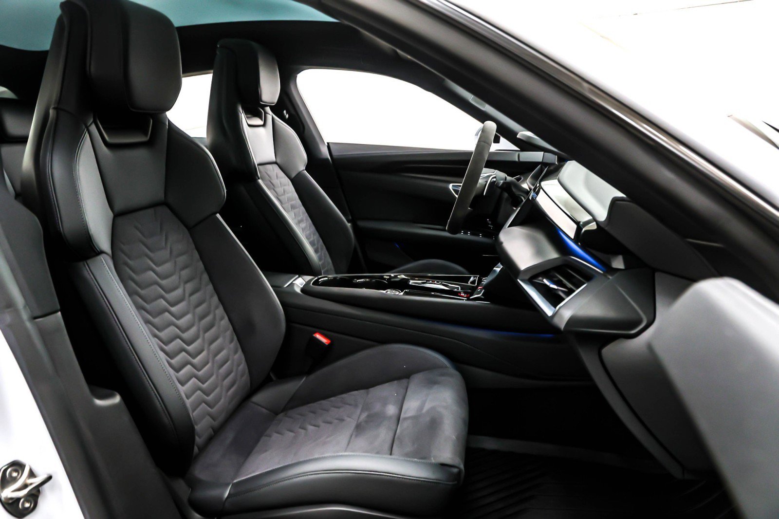 Used 2024 Audi e-tron GT Premium Plus image 7