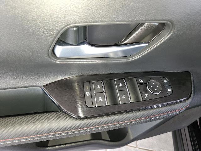 Certified 2025 Nissan Kicks SR FWD image 29