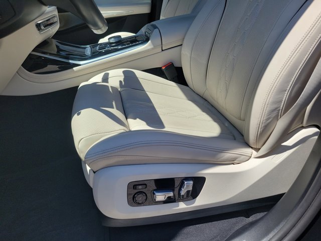 Used 2024 BMW X7 M60i AWD/4WD image 20