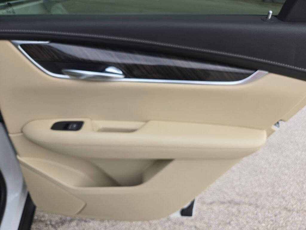 Used 2017 Cadillac XT5 FWD image 9