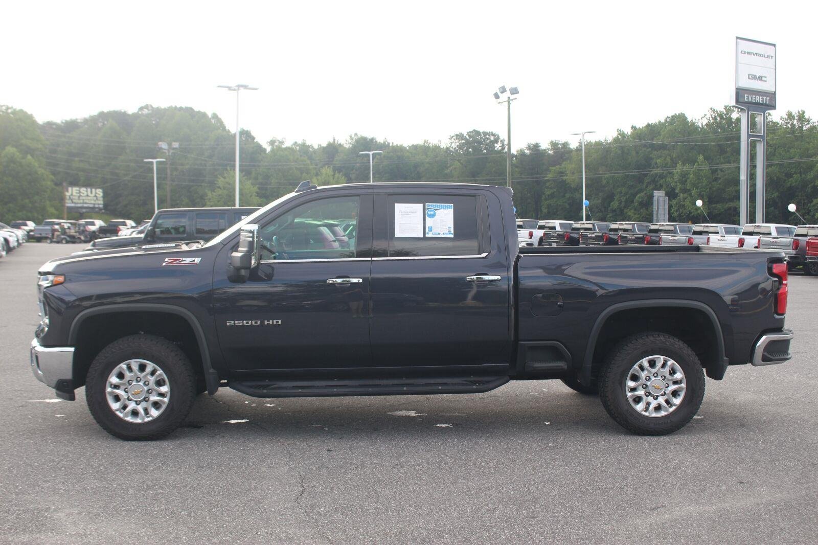 Used 2024 Chevrolet Silverado 2500 LTZ w/ LTZ Convenience Package AWD/4WD image 4