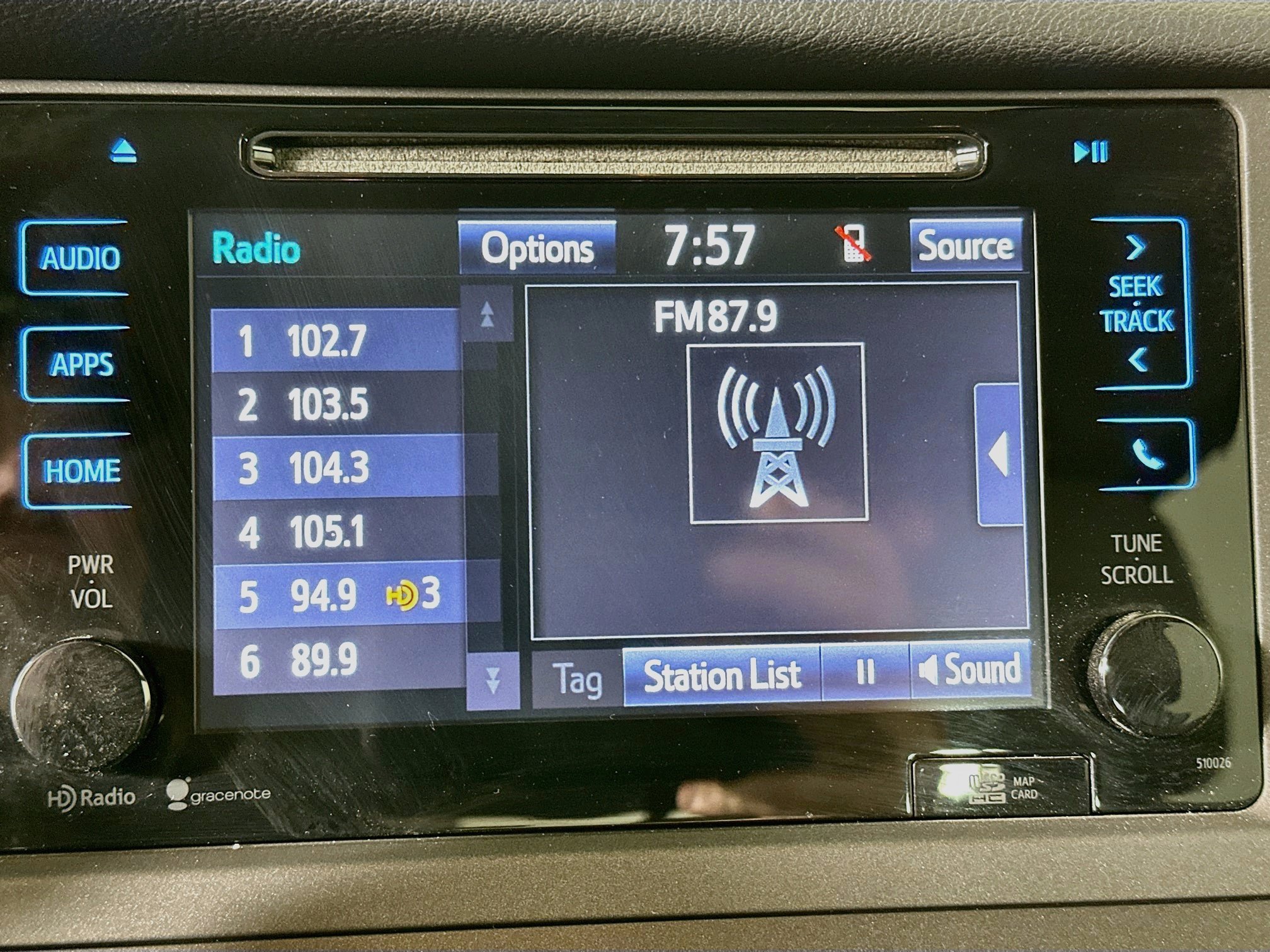 Used 2015 Toyota Sienna XLE w/ XLE Navigation Package FWD image 21