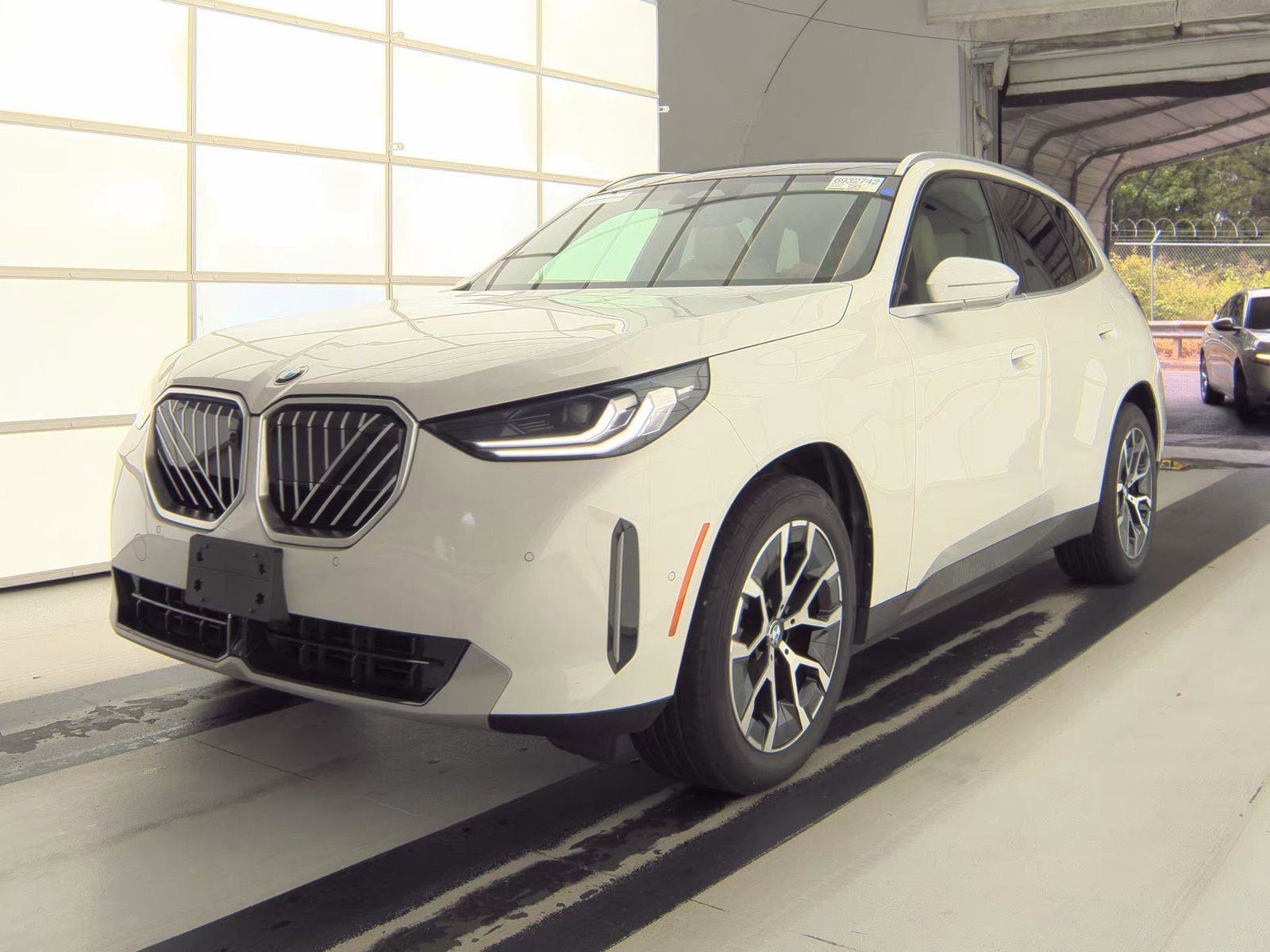 Used 2025 BMW X3 xDrive30i AWD/4WD image 2