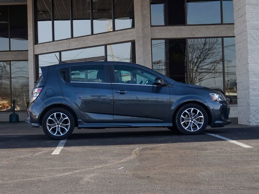 Used 2018 Chevrolet Sonic LT w/ Convenience Package FWD image 2