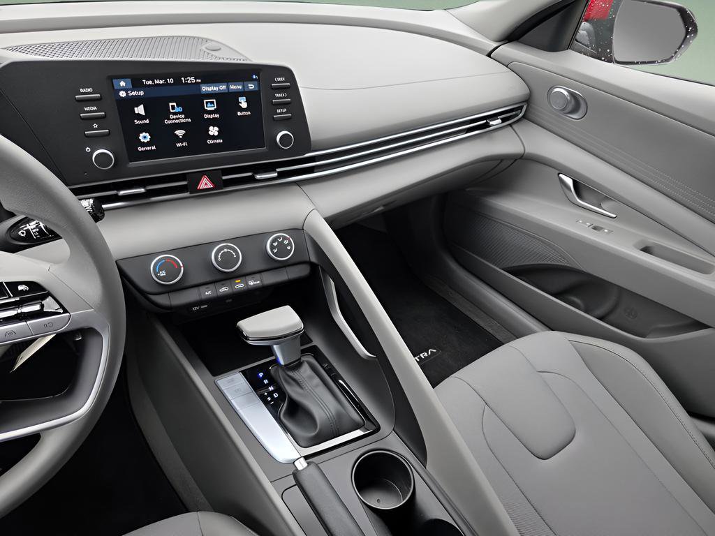 Used 2024 Hyundai Elantra SE image 27