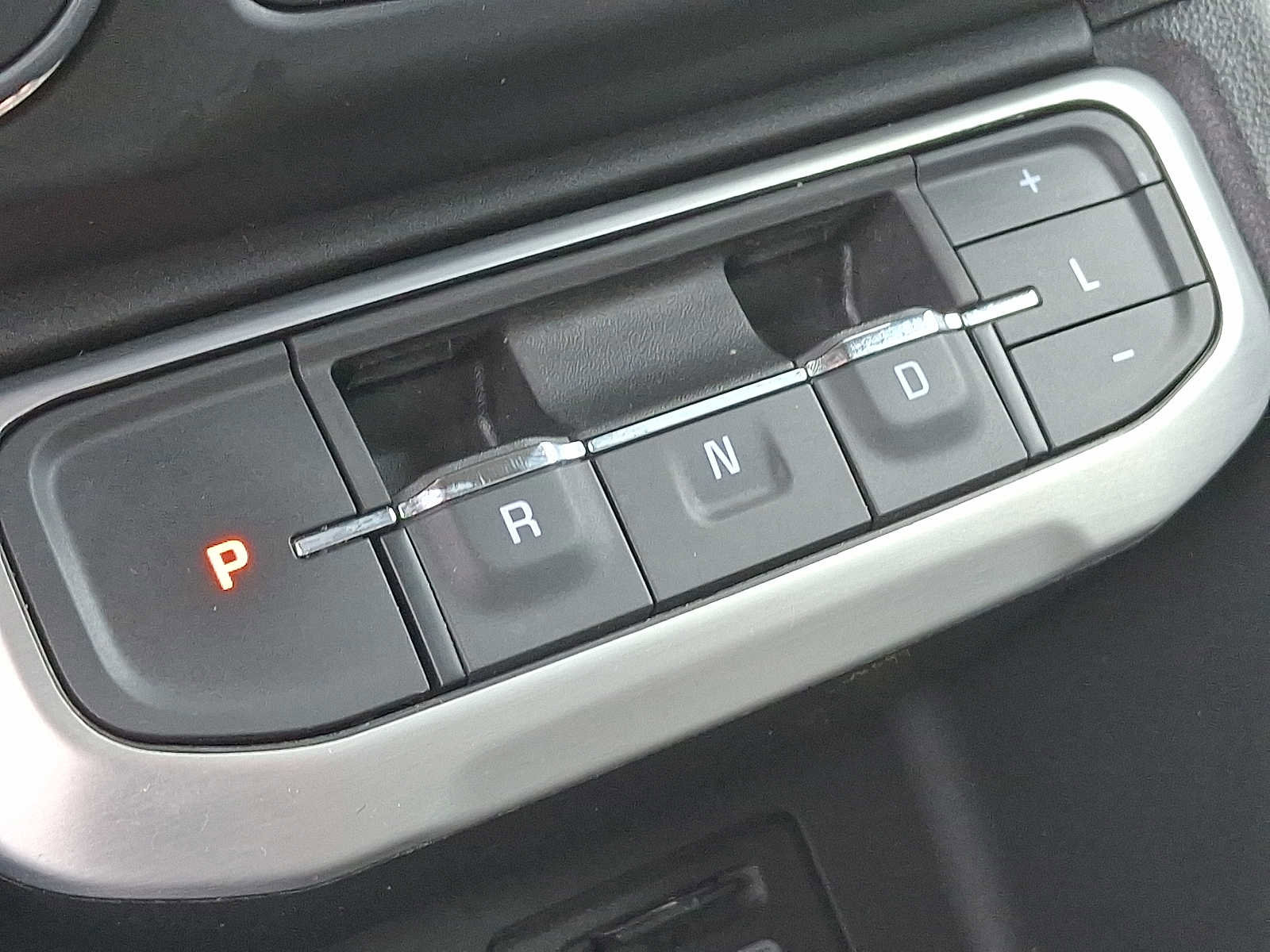 Used 2023 GMC Acadia SLE w/ Driver Convenience Package image 15