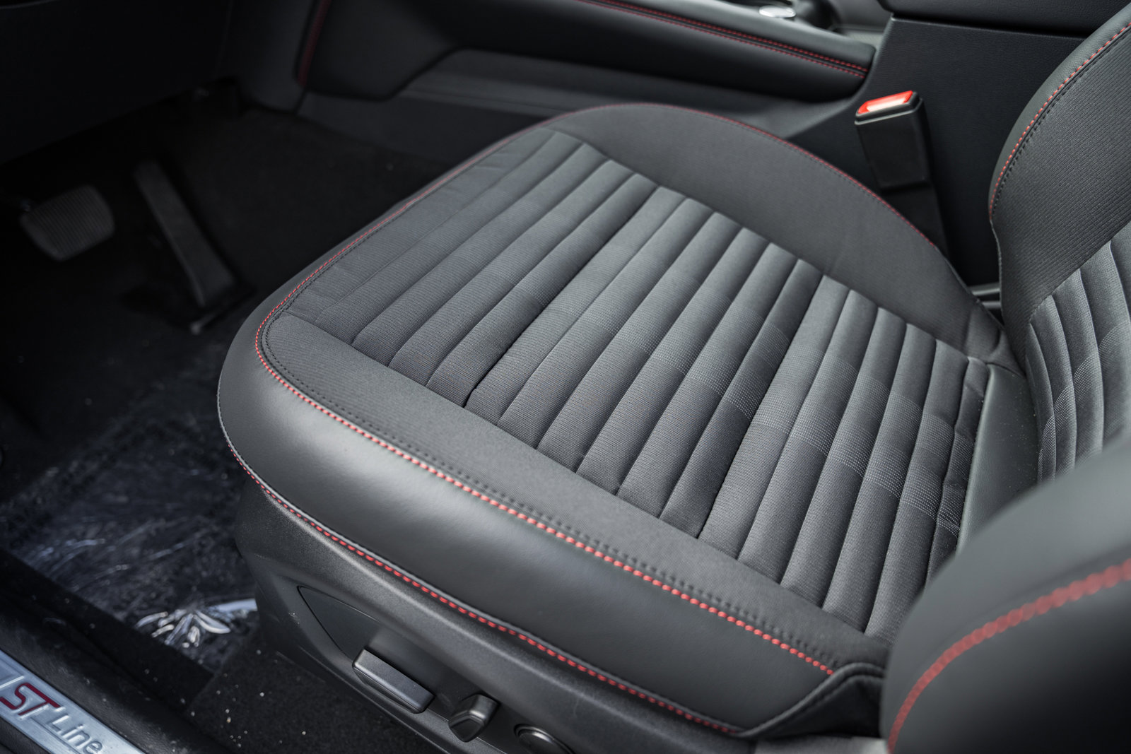 New 2026 Ford Explorer ST-Line w/ ST-Line Street Pack image 35