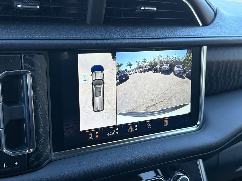 Used 2024 GMC Yukon Denali w/ Advanced Technology Package AWD/4WD image 14