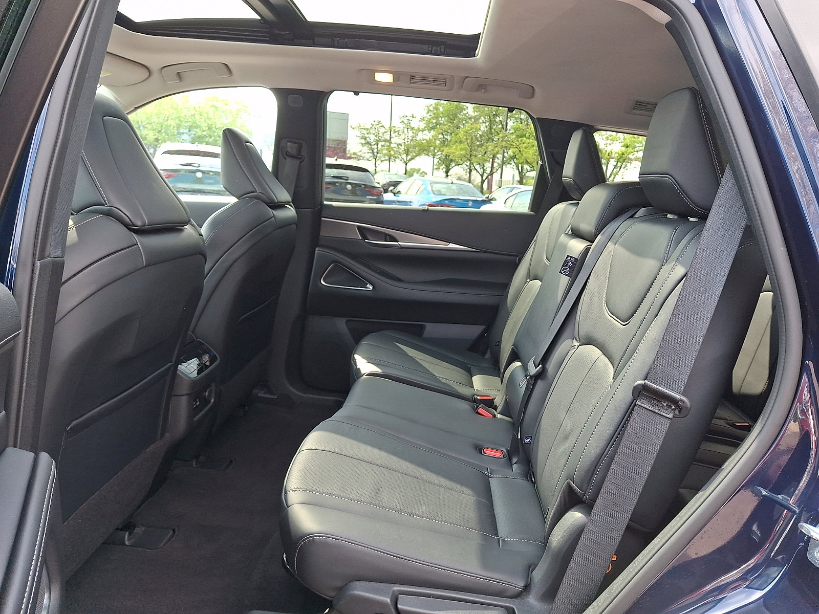 Certified 2024 INFINITI QX60 Luxe w/ Vision Package image 11