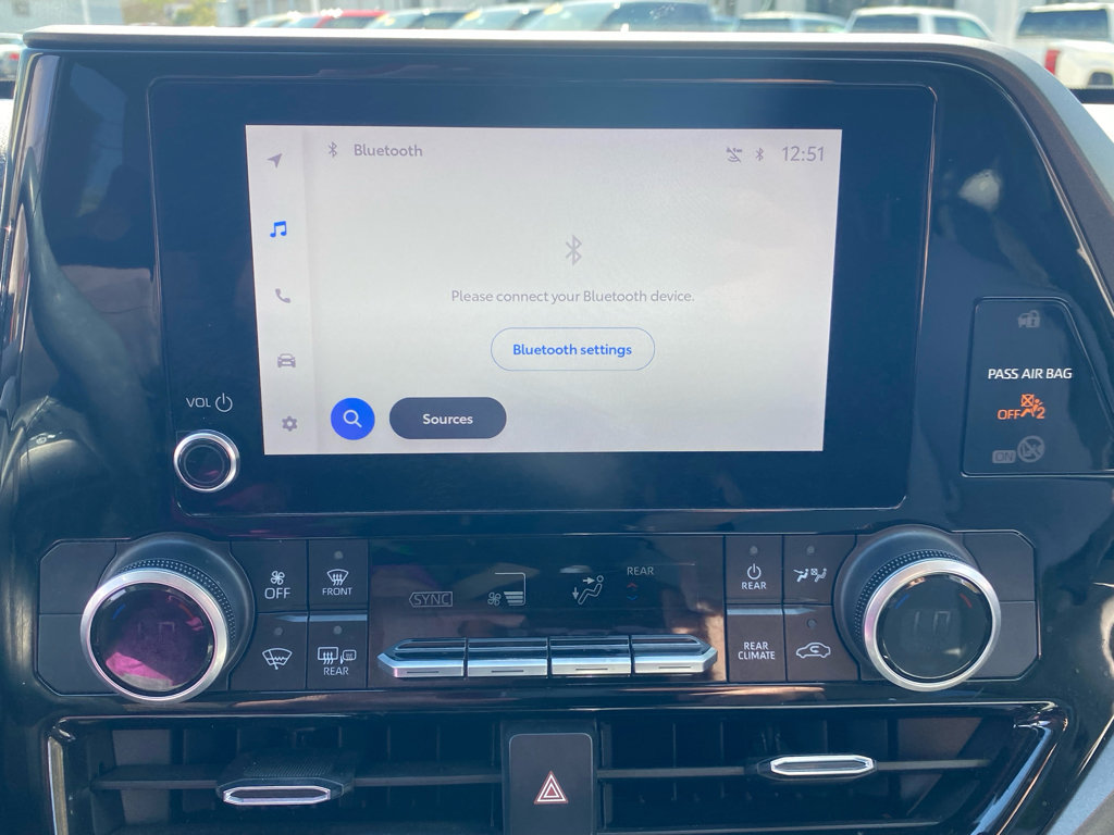 Used 2023 Toyota Highlander LE image 21