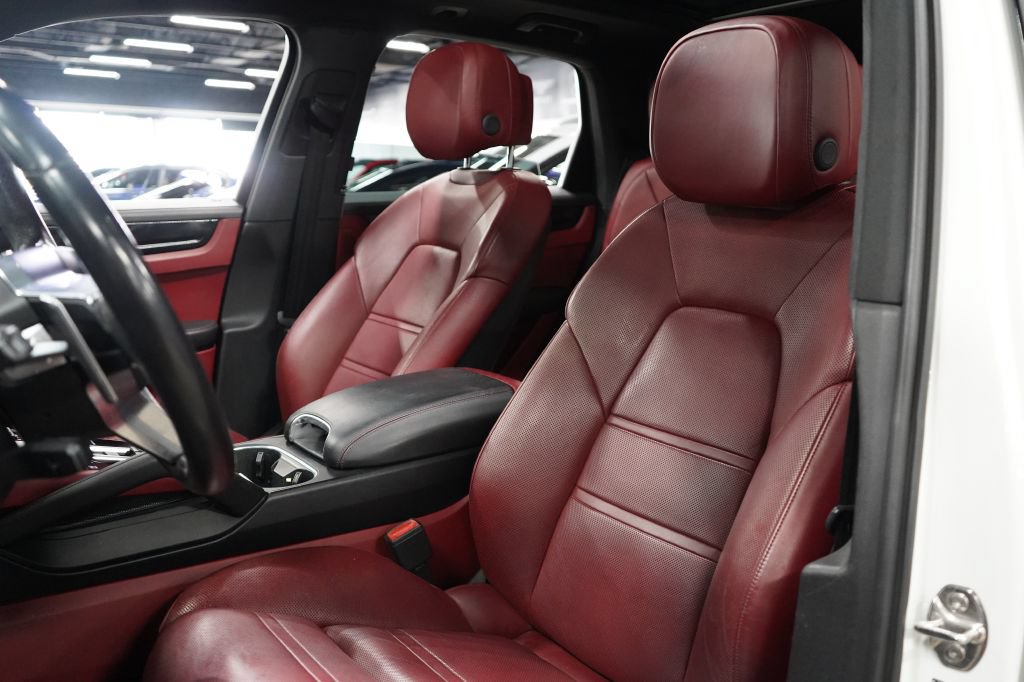 Used 2019 Porsche Cayenne E-Hybrid AWD/4WD image 14