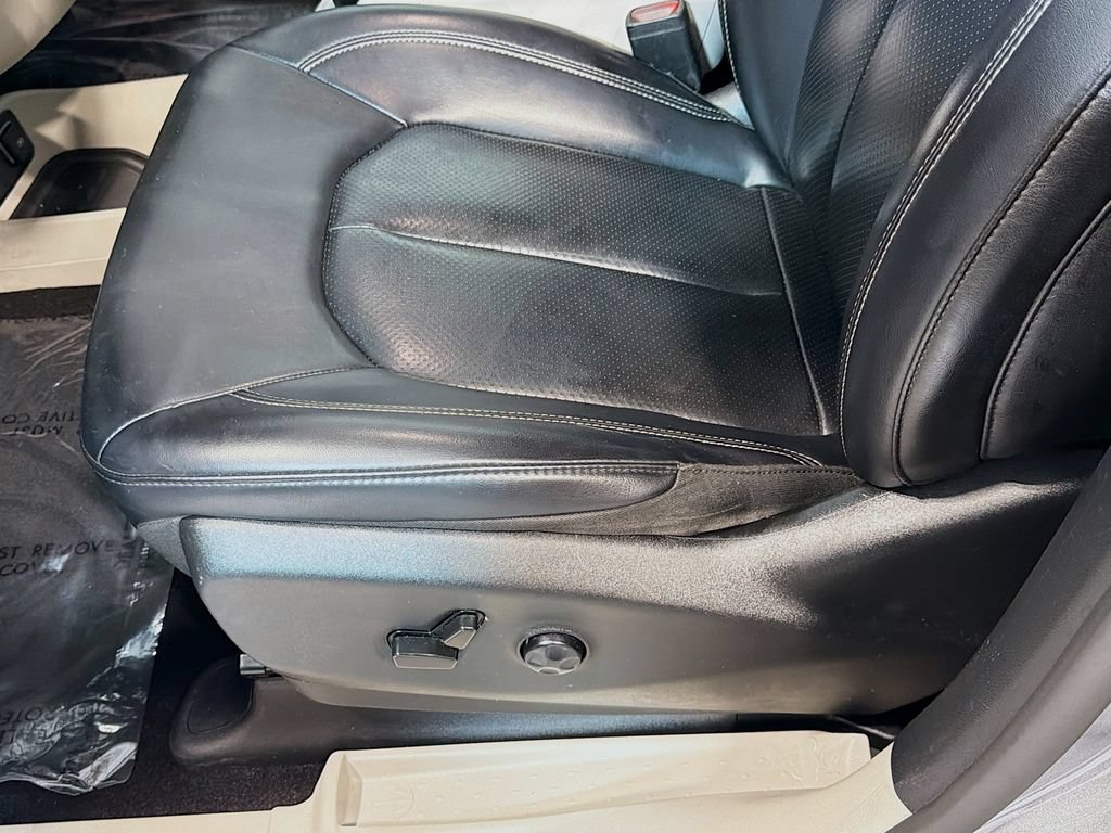 Used 2021 Chrysler Voyager Lxi FWD image 15