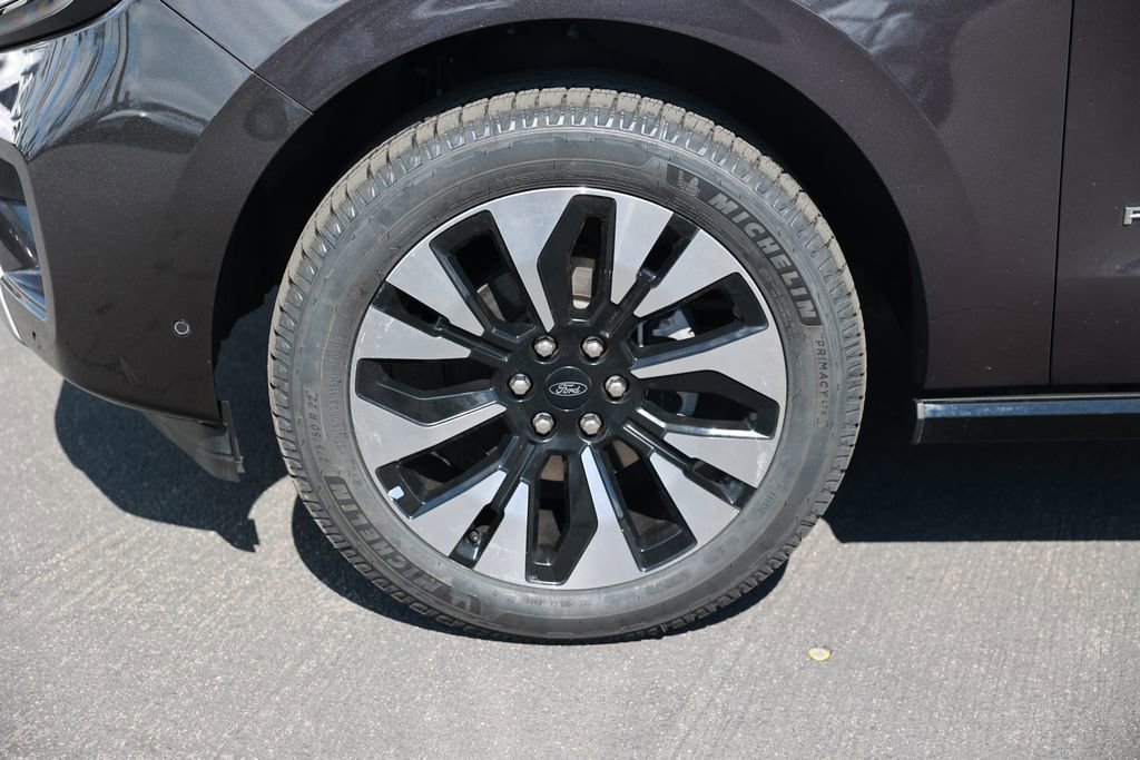 Used 2025 Ford Expedition Platinum w/ Driver's Package image 11