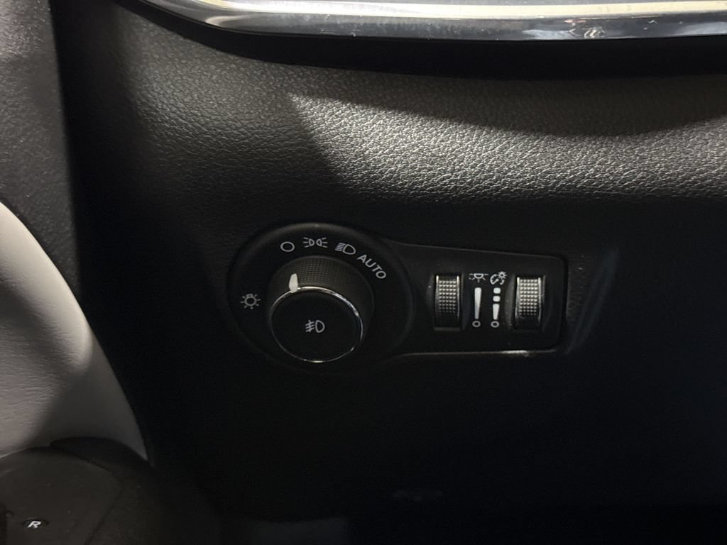 Used 2022 Jeep Compass Limited AWD/4WD image 18