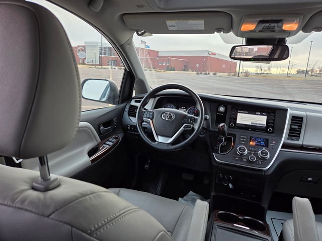 Used 2019 Toyota Sienna Limited Premium image 51