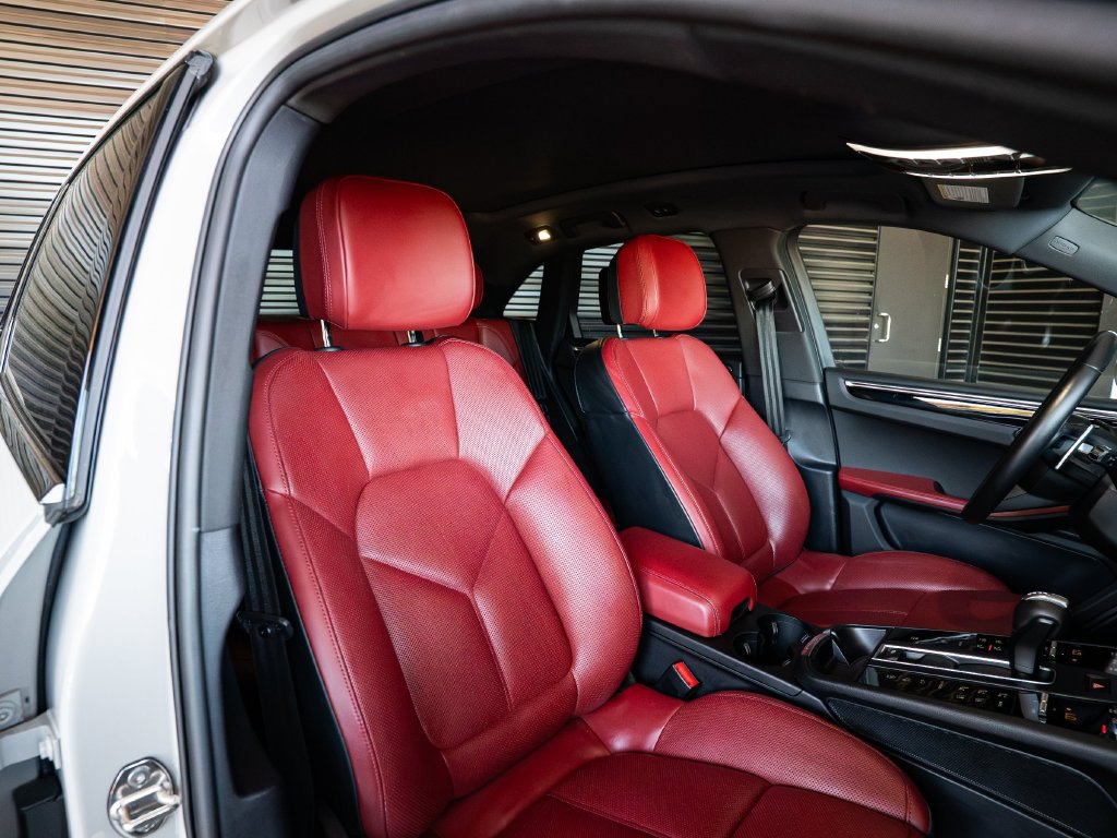 Certified 2023 Porsche Macan S AWD/4WD image 28