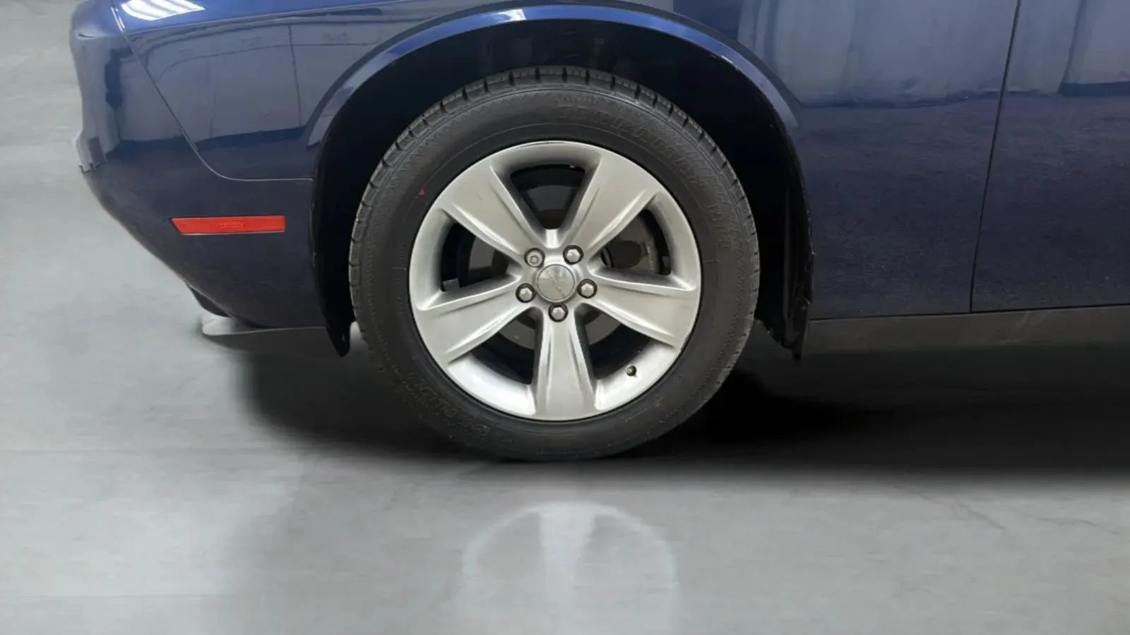 Used 2015 Dodge Challenger SXT RWD image 27