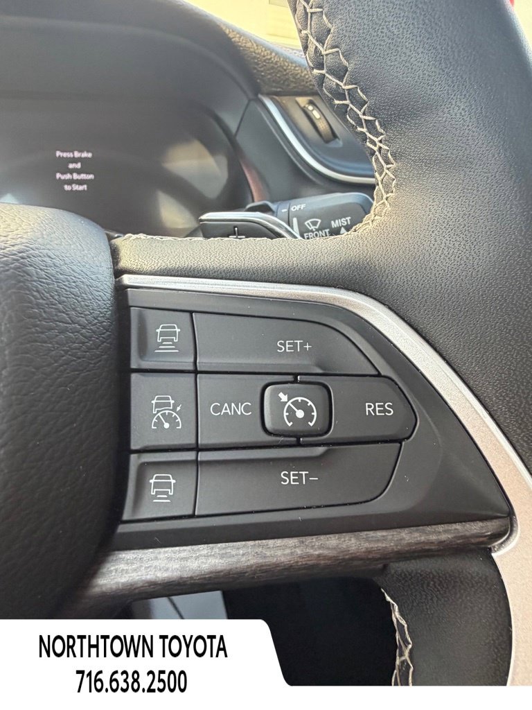 Used 2023 Jeep Grand Cherokee L Limited AWD/4WD image 6
