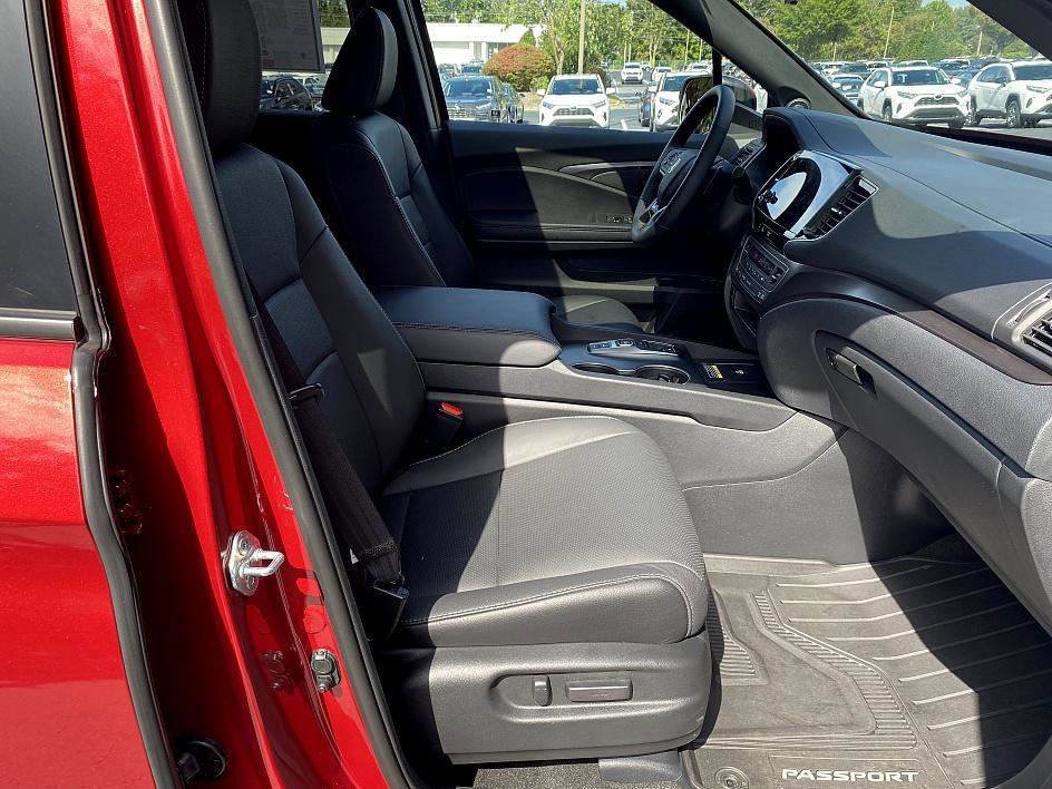 Used 2025 Honda Passport EX-L image 15