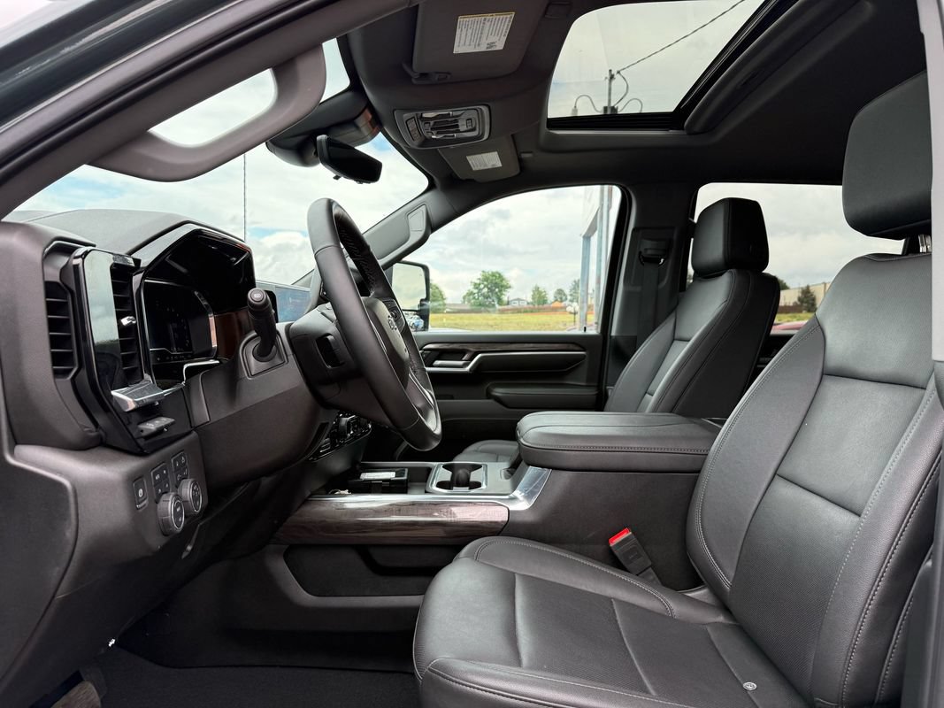 Used 2025 Chevrolet Silverado 3500 LTZ w/ LTZ Plus Package AWD/4WD image 18