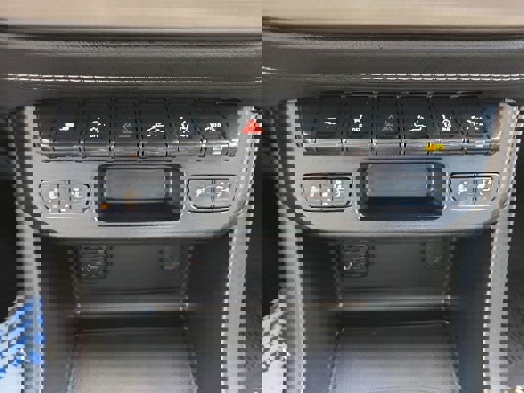 Used 2022 GMC Canyon Denali image 25