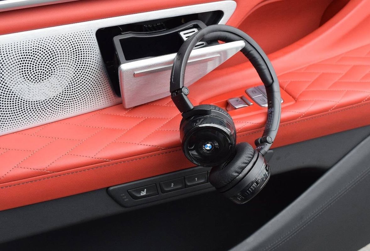 Used 2022 BMW M760i xDrive w/ Luxury Rear Seating Package image 68