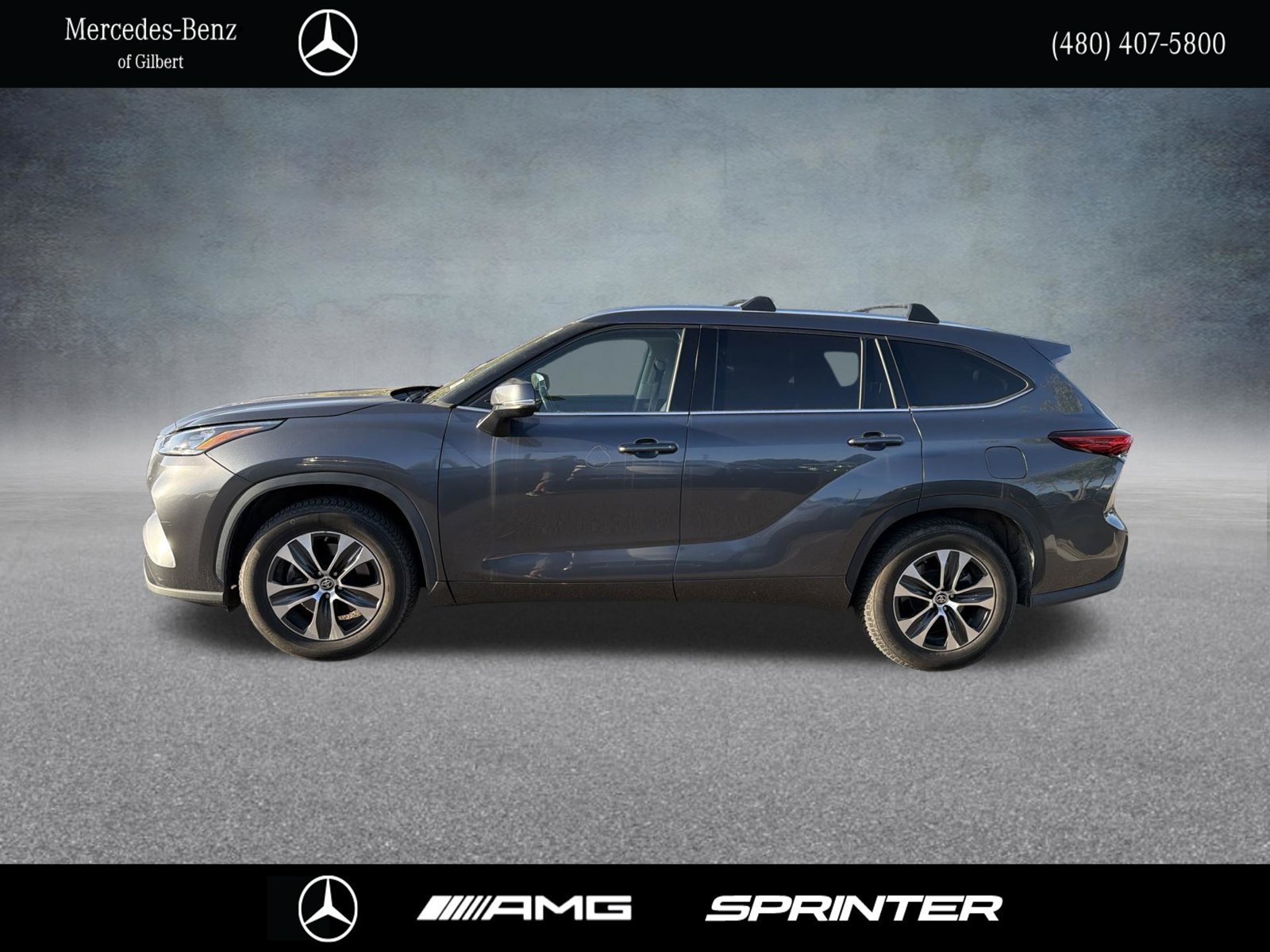 Used 2020 Toyota Highlander XLE FWD image 3