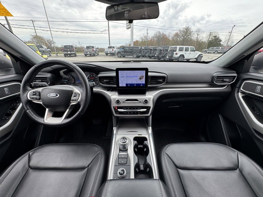 Used 2022 Ford Explorer XLT w/ Equipment Group 202A image 19