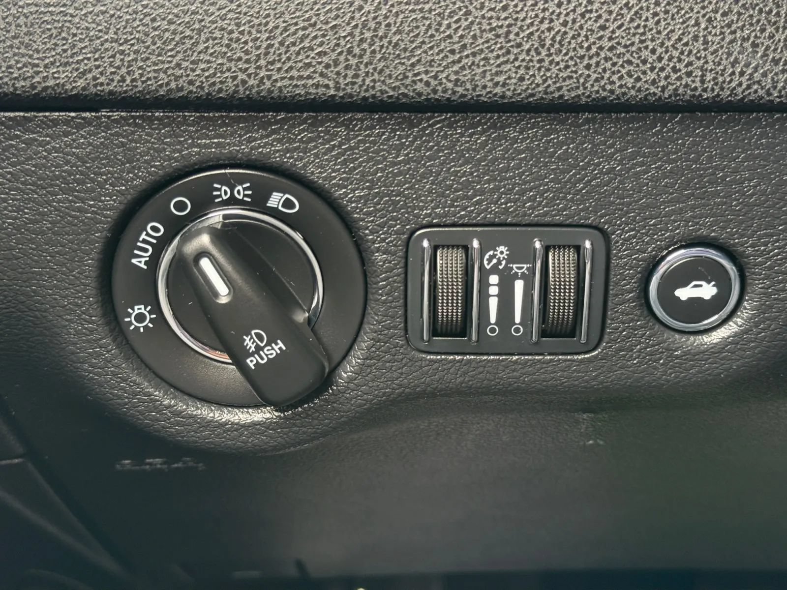 Used 2016 Chrysler 300 S RWD image 39