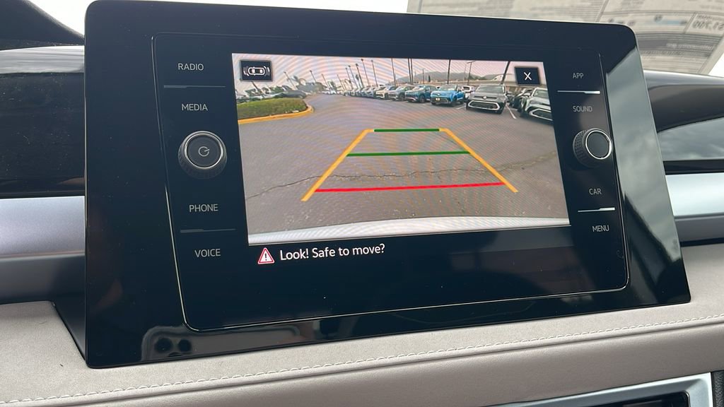 New 2025 Volkswagen Taos SE image 19