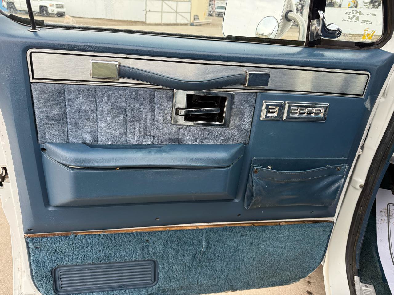Used 1987 GMC Suburban 4WD image 14