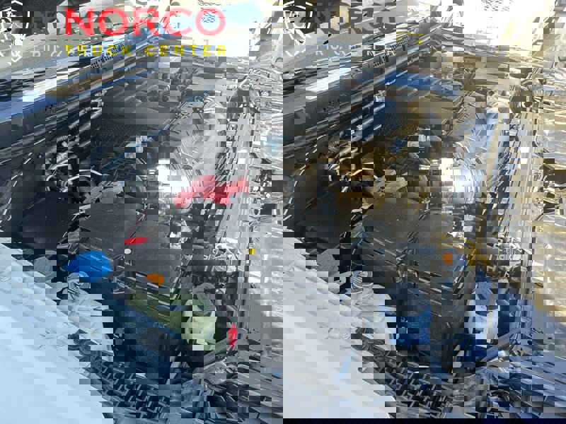 Used 2024 Nissan Frontier SV image 26