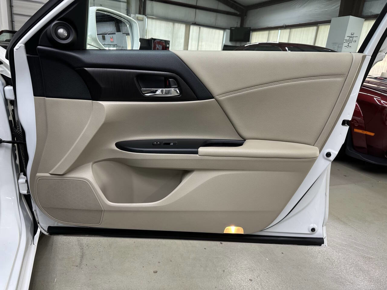 Used 2014 Honda Accord Touring image 16