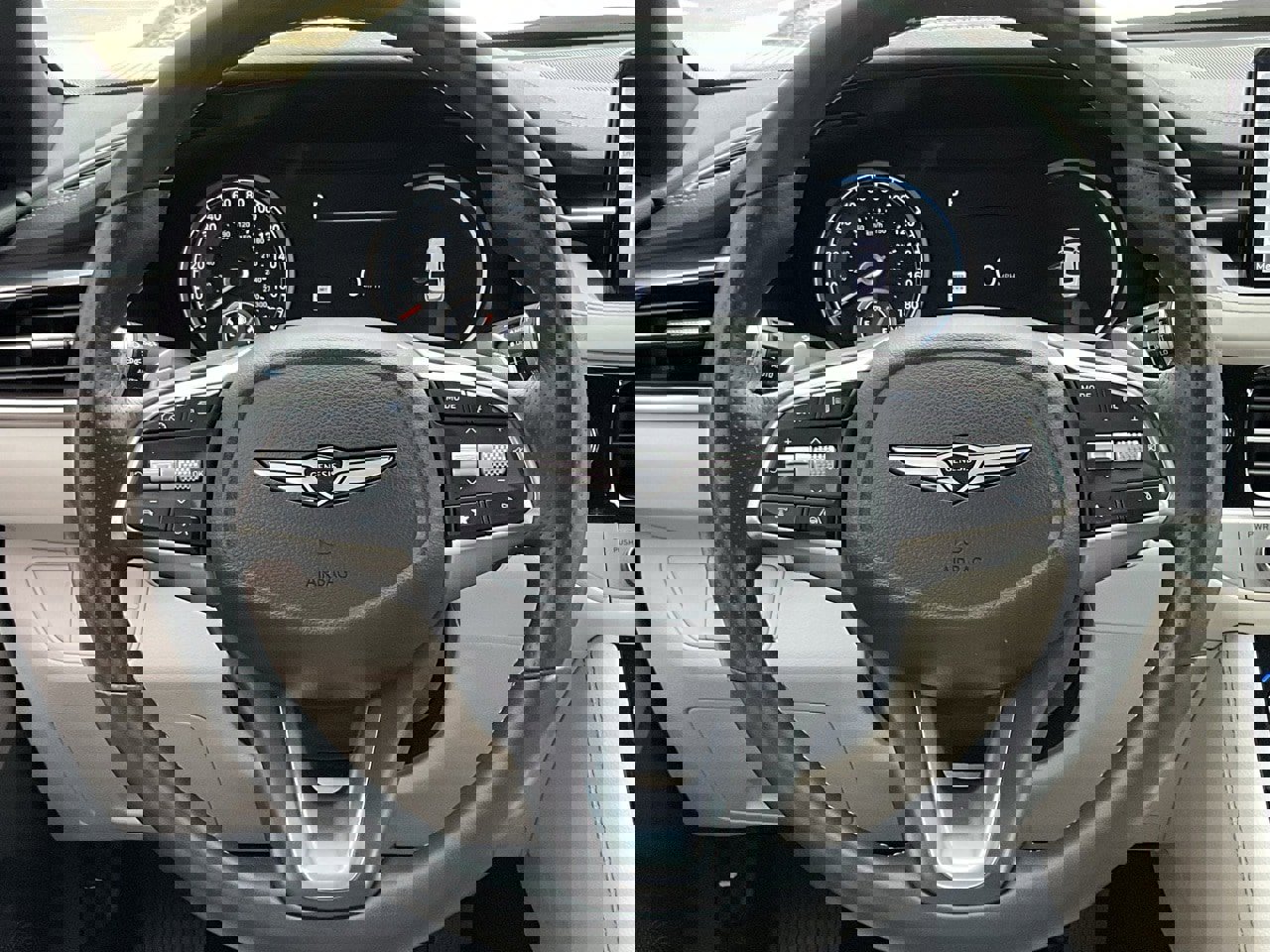 Used 2025 Genesis G70 2.5T image 19