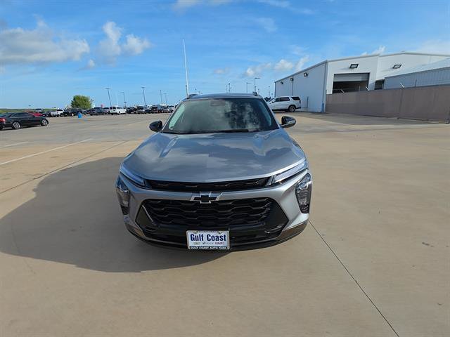 Used 2025 Chevrolet Trax ACTIV w/ Driver Confidence Package FWD image 2