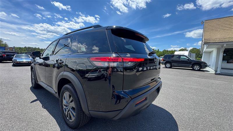 Used 2024 Nissan Pathfinder SV AWD/4WD image 18