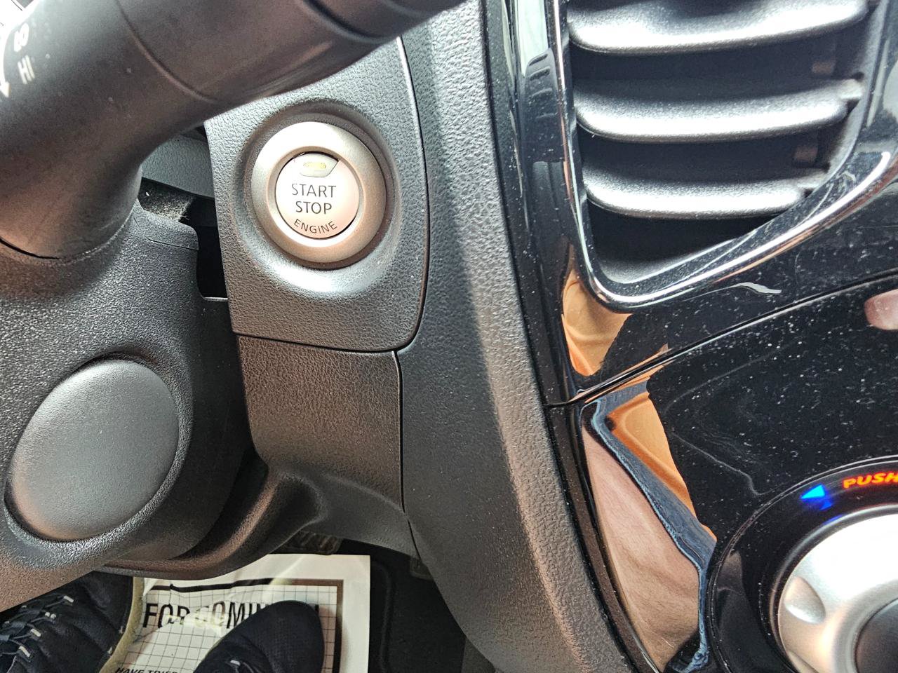 Used 2017 Nissan Juke SL FWD image 38