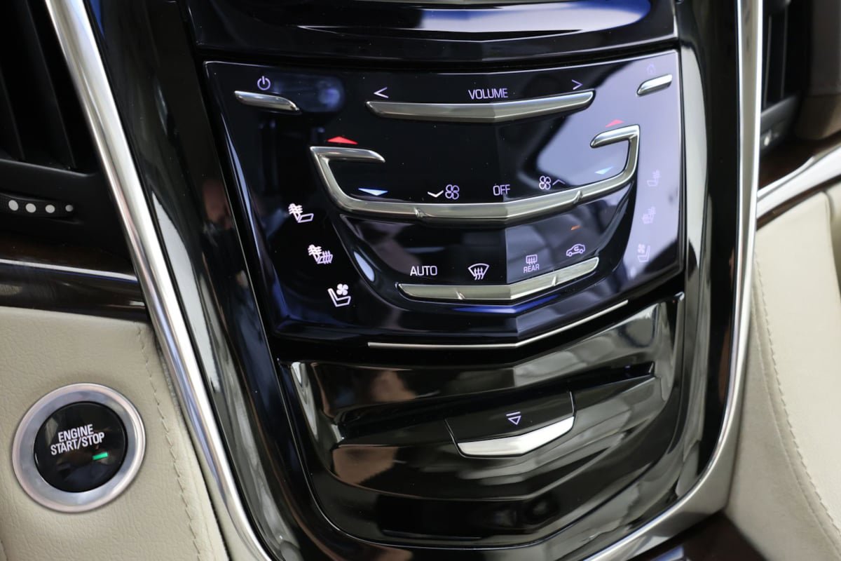 Used 2016 Cadillac Escalade ESV Premium AWD/4WD image 30