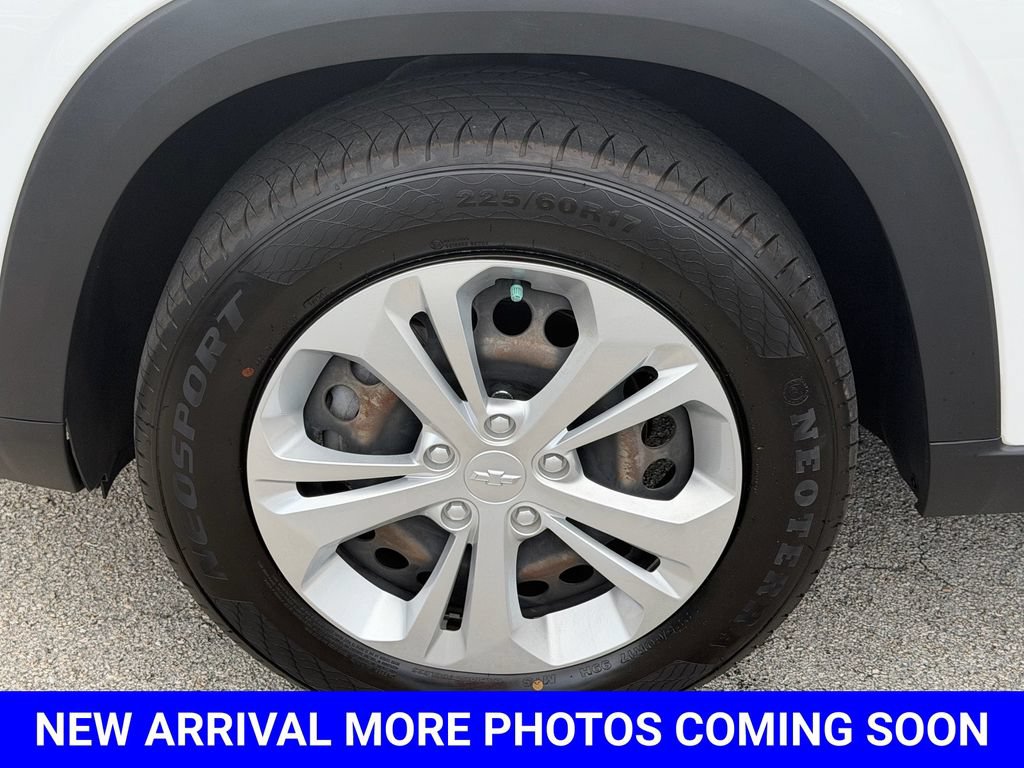 Used 2024 Chevrolet Trax LS FWD image 17