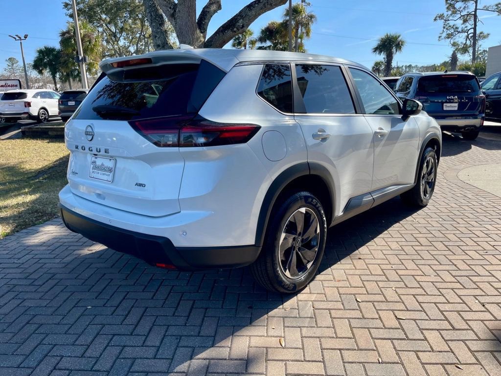 Used 2025 Nissan Rogue SV AWD/4WD image 6